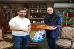 تیپ عجیب وزیر جوان در تقدیر از کیمیا علیزاده