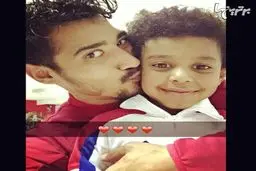 سلفی جالب رضا قوچان نژاد با کودک کویتی/ عکس
