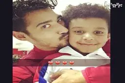 سلفی جالب رضا قوچان نژاد با کودک کویتی/ عکس
