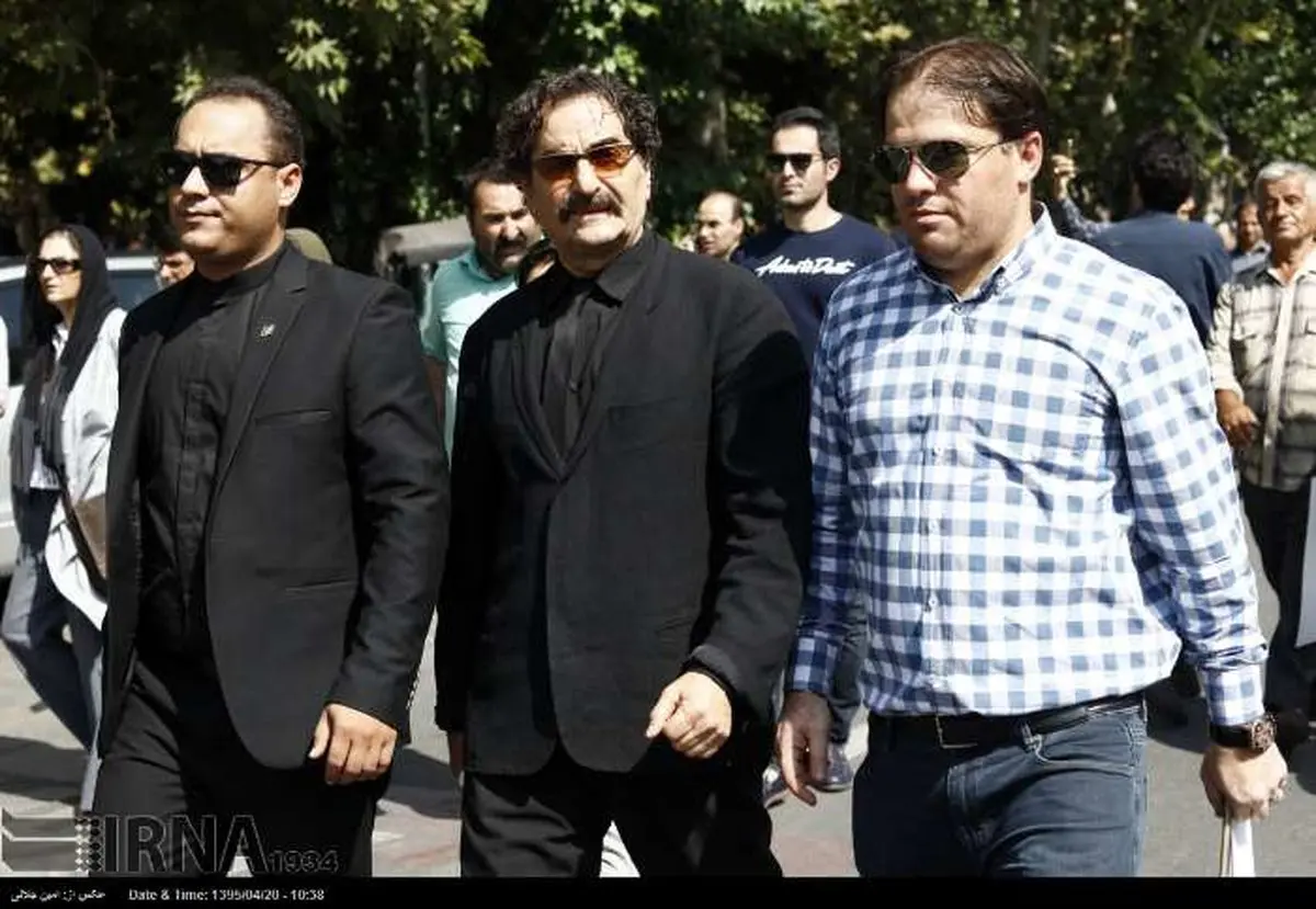 شهرام ناظری در مراسم تشییع کیارستمی/ عکس