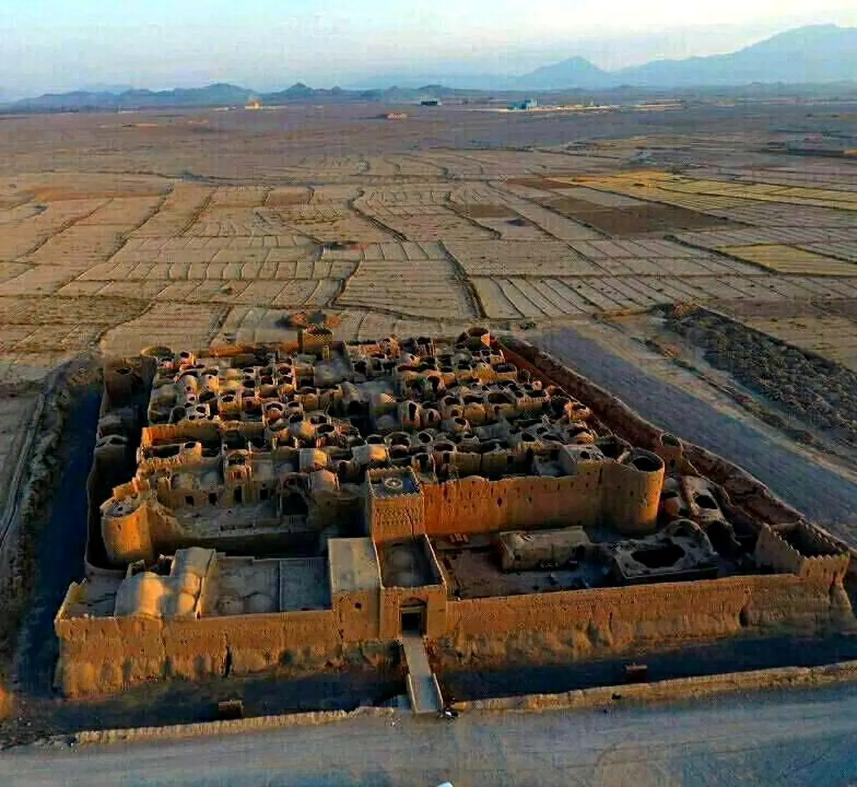 قلعه سر یزد مهريز / عکس