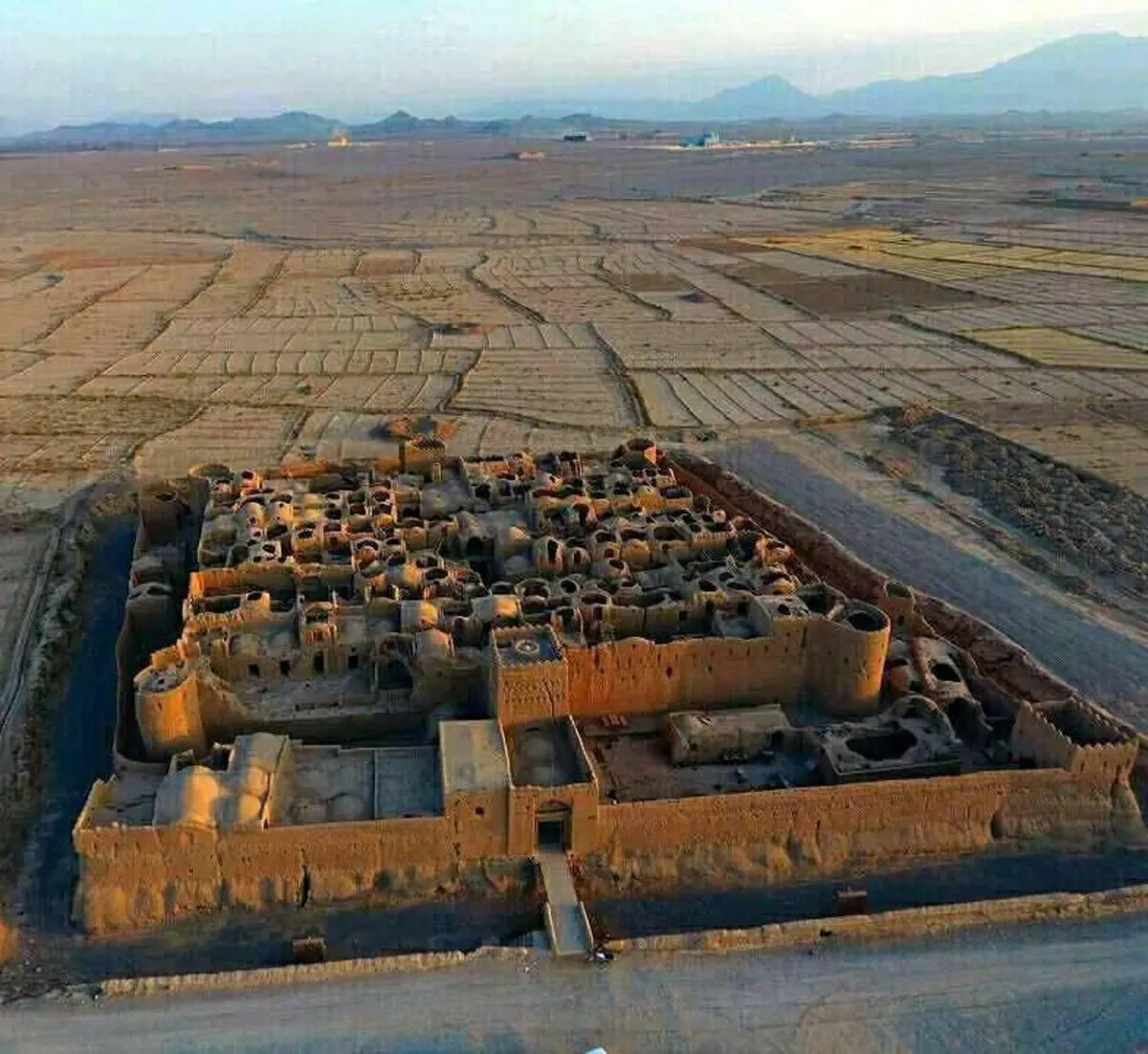 قلعه سر یزد مهريز / عکس