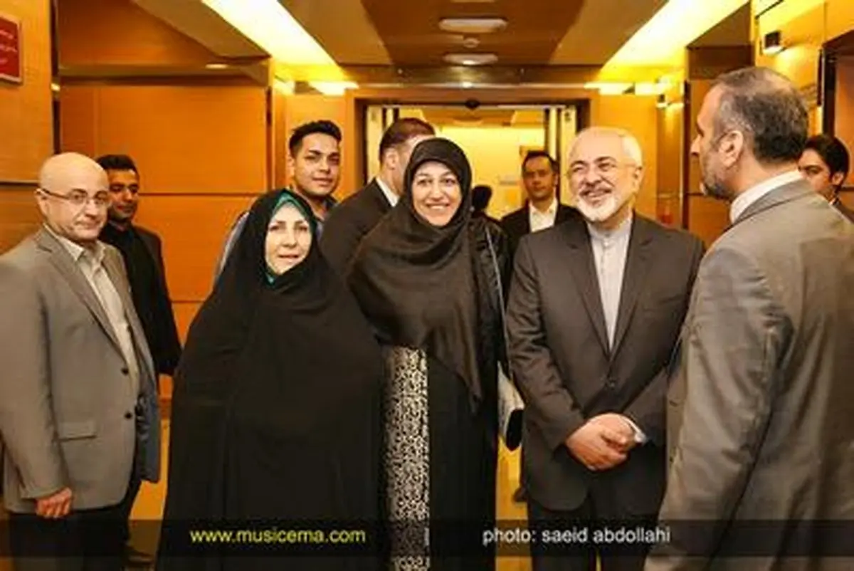 تصاویر پشت صحنه حضور دکتر ظریف در کنسرت ارکستر سمفونیک البرز با اجرای آثاری از «هوشنگ کامکار»