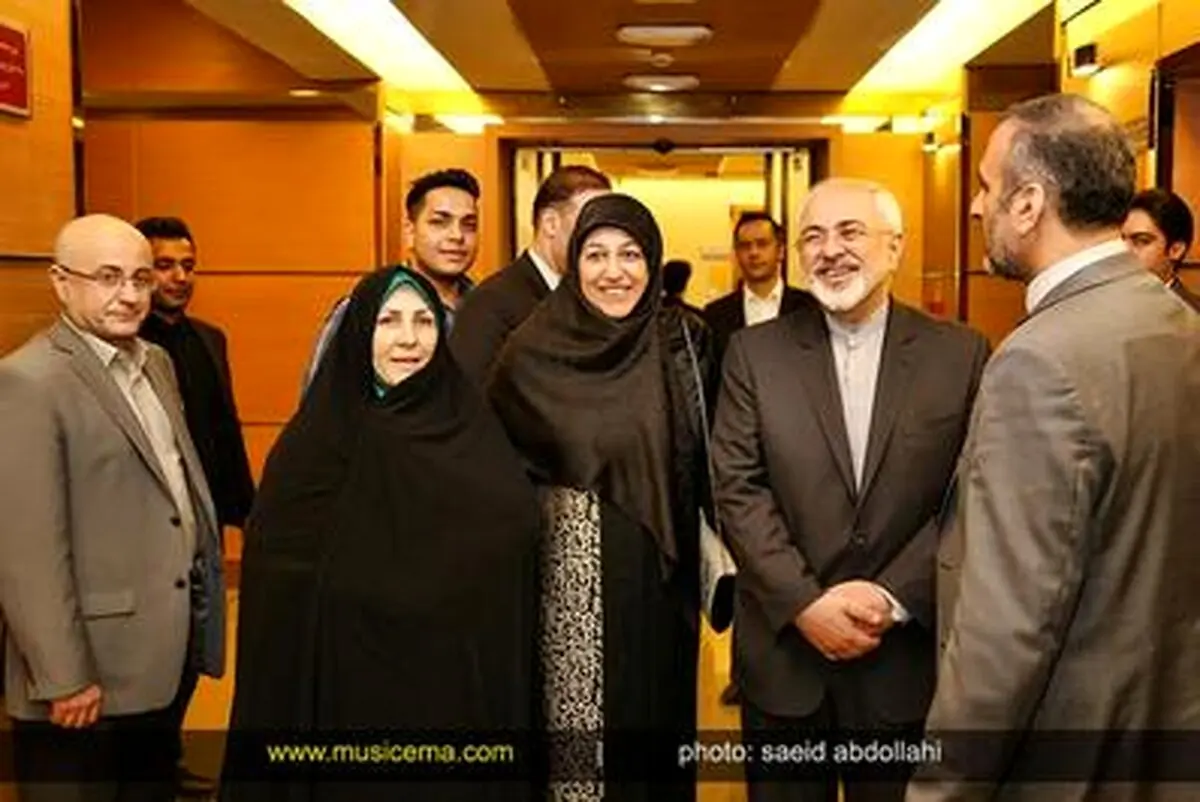 تصاویر پشت صحنه حضور دکتر ظریف در کنسرت ارکستر سمفونیک البرز با اجرای آثاری از «هوشنگ کامکار»
