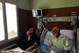 عکس از حضور سیدحسن خمینی در بیمارستان برای عیادت از سیدمهدی طباطبایی