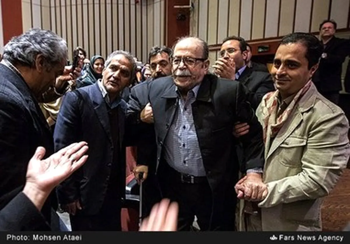 روایتی تصویری از مراسم بزرگداشت محمدعلی کشاورز با حضور جمشید هاشم پور، دعایی، مسجدجامعی، ایرج راد، اصغر همت و ...