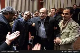 روایتی تصویری از مراسم بزرگداشت محمدعلی کشاورز با حضور جمشید هاشم پور، دعایی، مسجدجامعی، ایرج راد، اصغر همت و ...