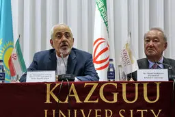 حاشیه‌های تصویری از سفر ظریف به قزاقستان؛ از دیدار با نظربایف تا حضور در جمع دانشجویان