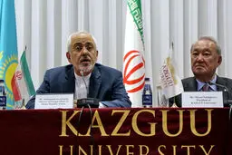 حاشیه‌های تصویری از سفر ظریف به قزاقستان؛ از دیدار با نظربایف تا حضور در جمع دانشجویان