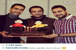 حامد کمیلی در کنار برادران دو قلو اش/ عکس