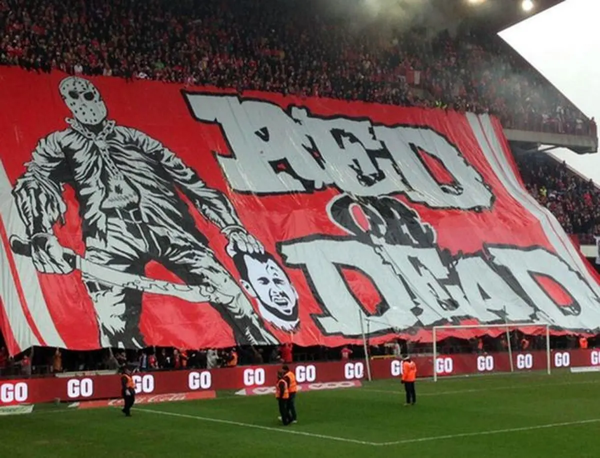 بنر عجیب هواداران استاندارد لیژ (عکس)