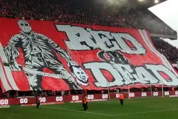 بنر عجیب هواداران استاندارد لیژ (عکس)