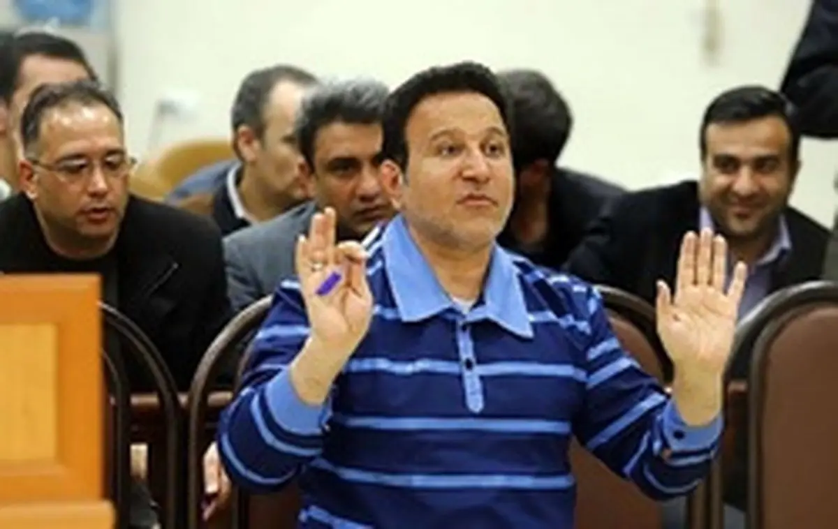 «حسین هدایتی» در دادگاه: از ما آخرین دفاع گرفته نشده است/ یکی از متهمان: آقای هدایتی در ازای ۲ هزار میلیارد دارایی اخذ شده پاسخگو باشید/قاضی: مسئولان و روئسای بانک‌ها در ویلاهای خود چه می‌کنند؟