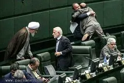 خوشحالی عجیب دو نماینده مجلس در جلسه علنی/عکس