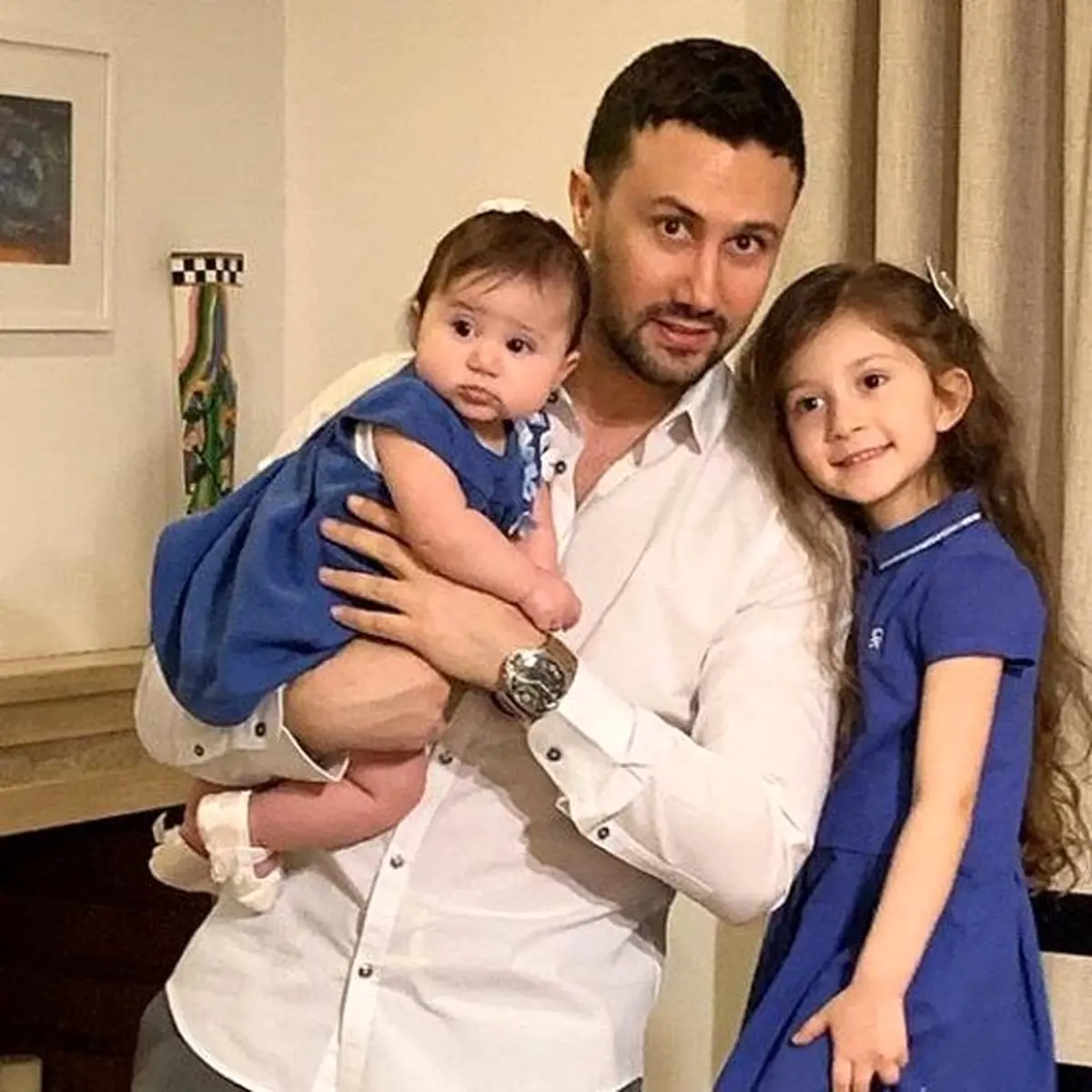 اینستاگرام: شاهرخ استخری و فرزندانش پناه و نبات