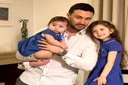 اینستاگرام: شاهرخ استخری و فرزندانش پناه و نبات