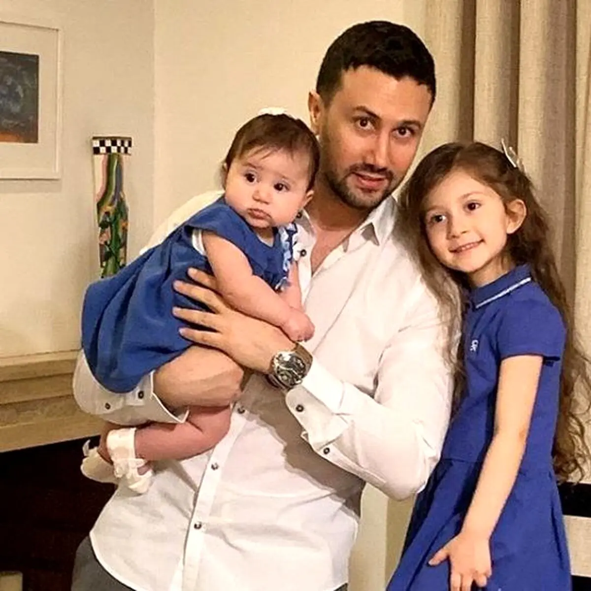 اینستاگرام: شاهرخ استخری و فرزندانش پناه و نبات