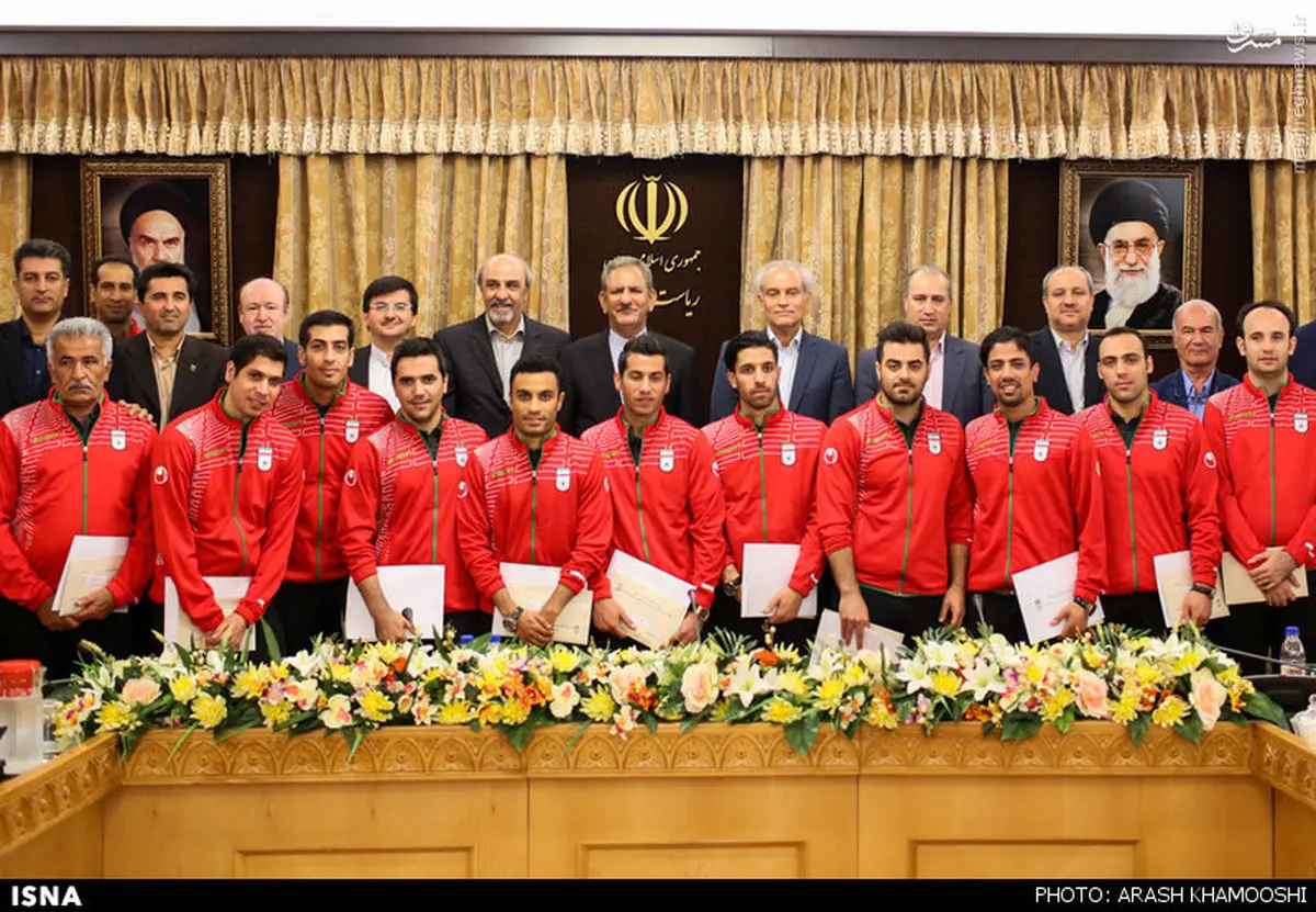 معاون اول رئیس جمهور در جمع فوتسالیست‌ها/ عکس
