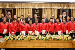 معاون اول رئیس جمهور در جمع فوتسالیست‌ها/ عکس