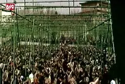 ببینید: لحظه انفجار بمب در نماز جمعه سال 1363