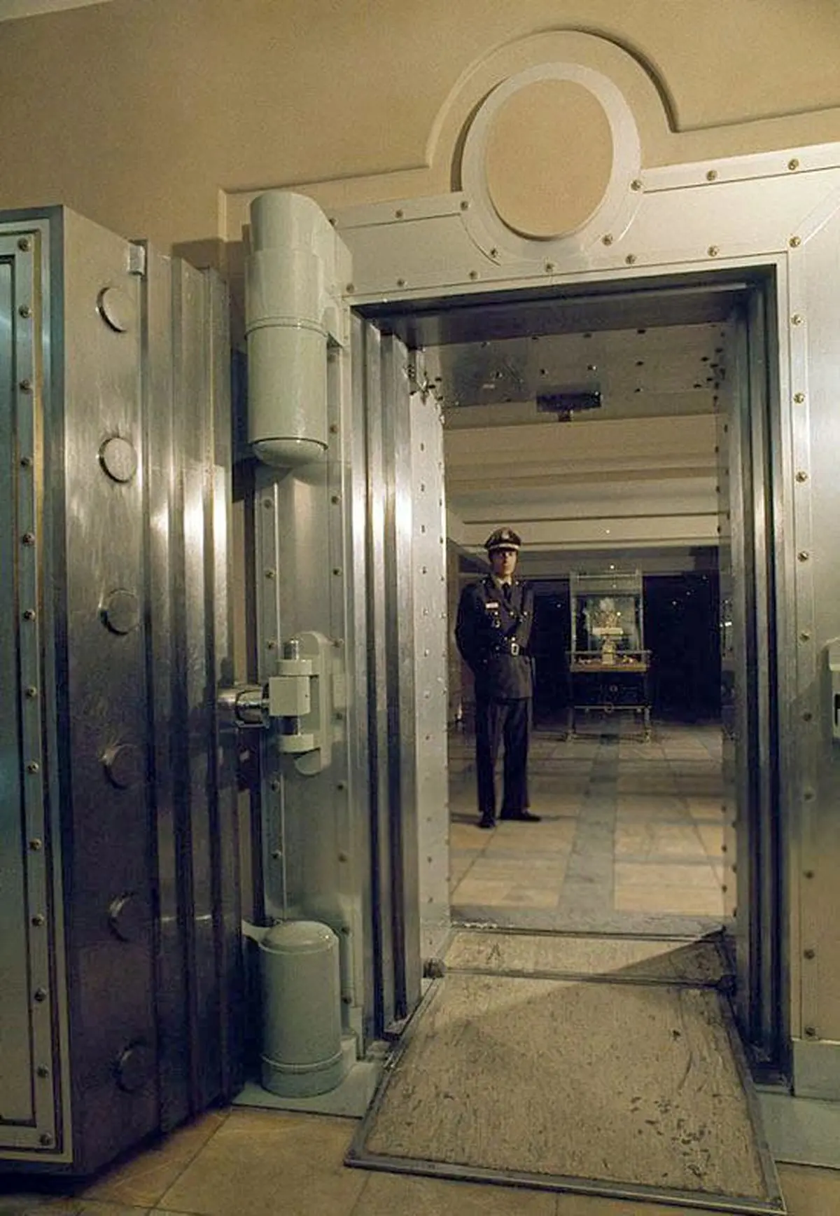 عکس: محل نگهداری تاج محمدرضا پهلوی در خزانه جواهرت سلطنتی