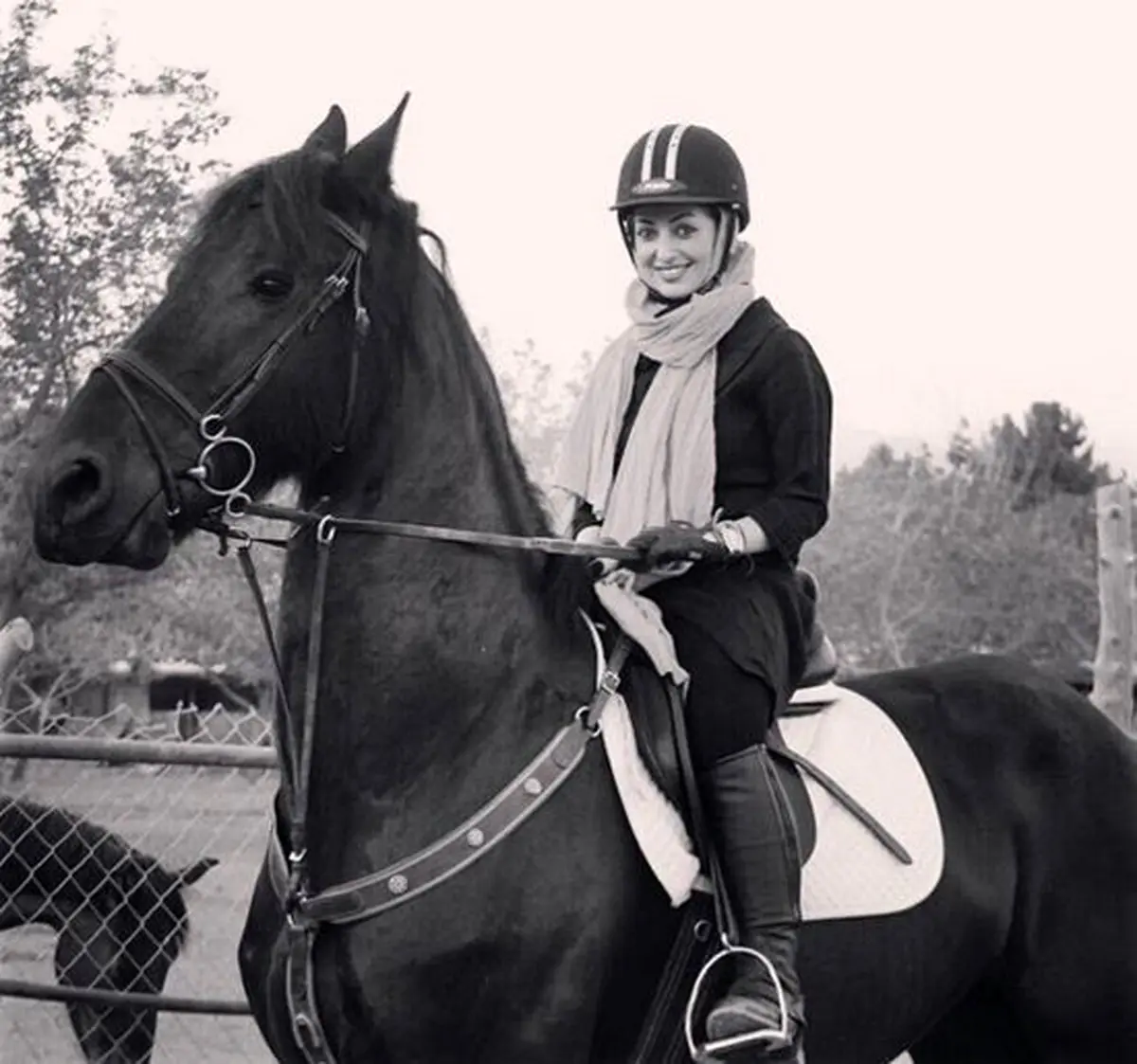 عکس / اسب سواری بازیگر معروف زن