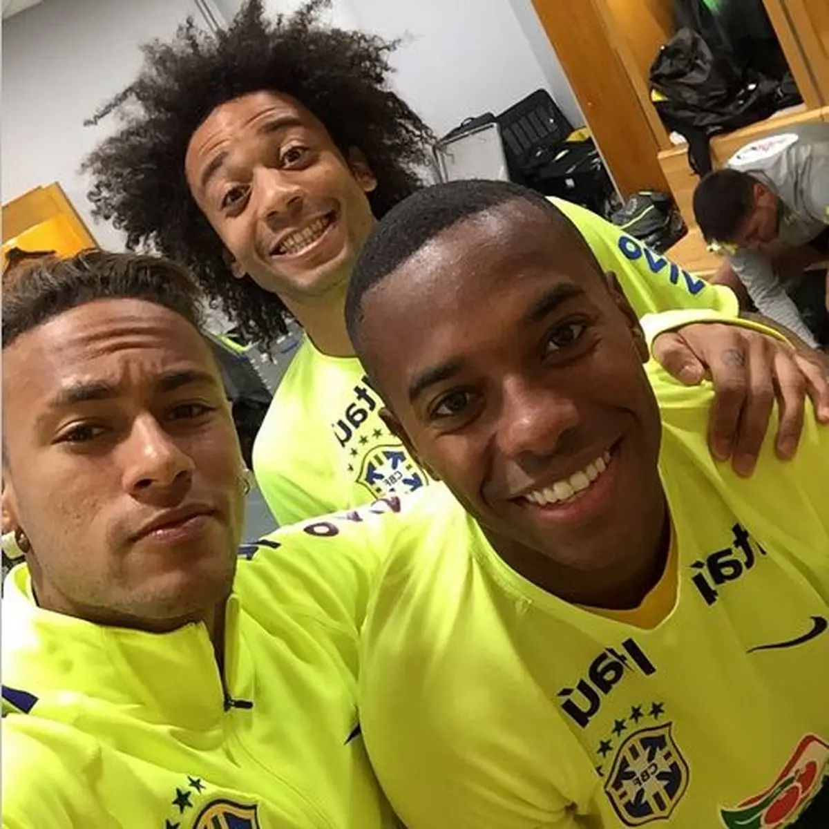 سلفی گرفتن نیمار به همراه مارسلو و روبینیو