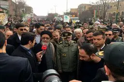 عکس / فرمانده ارتش جمهوری اسلامی در راهپیمایی ۲۲ بهمن