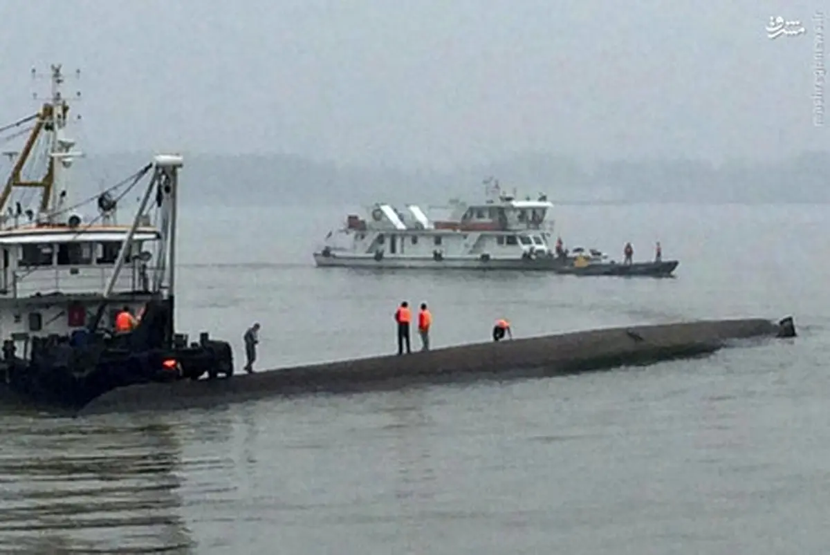 عکس / غرق شدن کشتی چینی