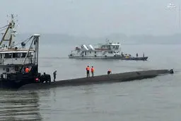 عکس / غرق شدن کشتی چینی