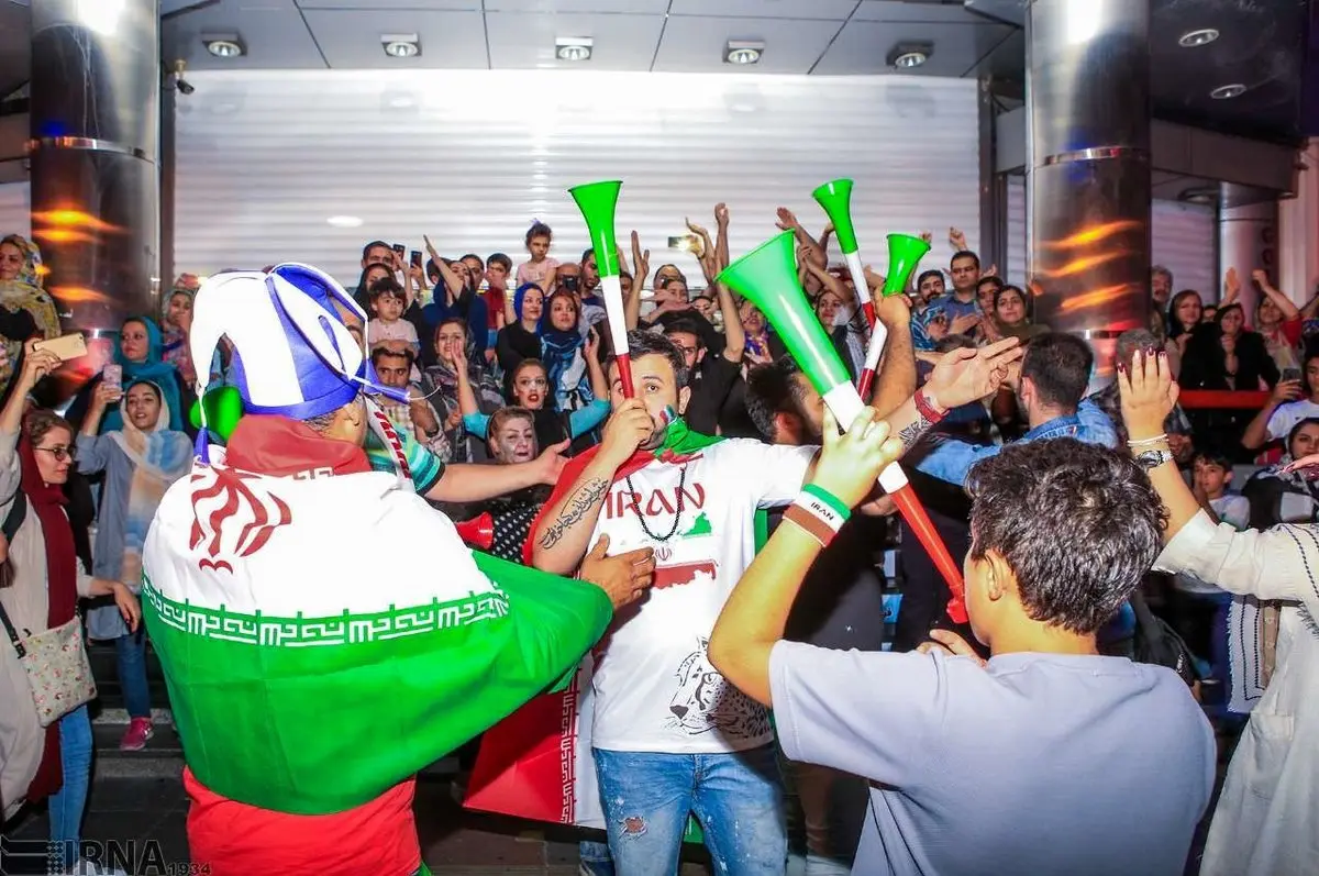 بغضی که پس از 20 سال ترکید؛ شور و هیجان فوتبالی مردم تهران/تصاویر