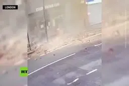 ببینید: نجات معجزه‌آسای مرد بریتانیایی از ماندن زیر آوار