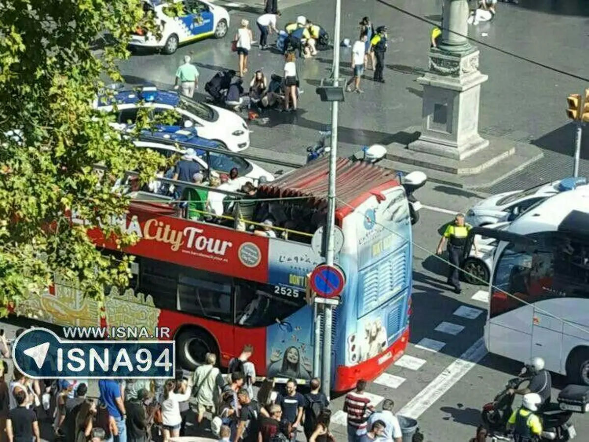 حادثه تروریستی در بارسلون؛یک خودرو مردم را زیر گرفت/رسانه ها: 13 کشته و 32 زخمی در حادثه بارسلون/ داعش مسئولیت این عملیات را برعهده گرفت/ یک حادثه تروریستی در بارسلون +عکس و فیلم