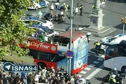 حادثه تروریستی در بارسلون؛یک خودرو مردم را زیر گرفت/رسانه ها: 13 کشته و 32 زخمی در حادثه بارسلون/ داعش مسئولیت این عملیات را برعهده گرفت/ یک حادثه تروریستی در بارسلون +عکس و فیلم