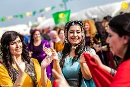تصاویر دیده نشده از جشن روز جهانی زن در منطقه کُردنشین سوریه