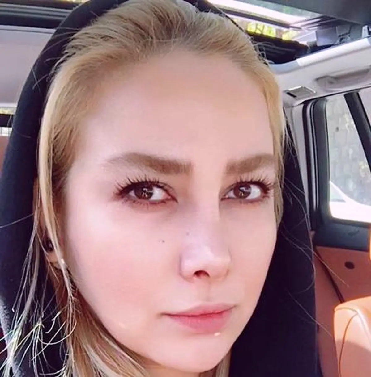 آرزوهای آنا نعمتی در سال نو + سلفی جدید در اتومبیلش