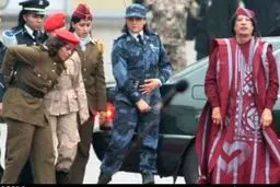 همه حرف و حدیثهای عجیب در مورد قذافی/ از عشق مخفیانه به وزیر خارجه آمریکا تا ادعا در مورد رابطه جنسی با پسران و پوشیدن لباسهای زنانه/ آیا قذافی به ایران پیشنهاد داد که به عربستان حمله کند؟