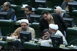 گوشی بازی در مجلس/ عکس