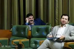 ژست جالب عباس جدیدی در جلسه امروز شورای شهر/عکس