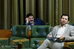 ژست جالب عباس جدیدی در جلسه امروز شورای شهر/عکس