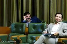 ژست جالب عباس جدیدی در جلسه امروز شورای شهر/عکس