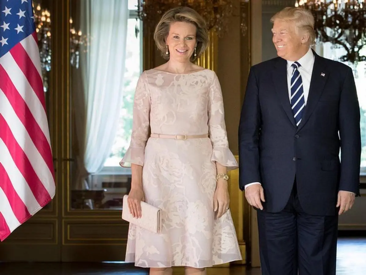 ترامپ در کنار همسر پادشاه بلژیک/عکس