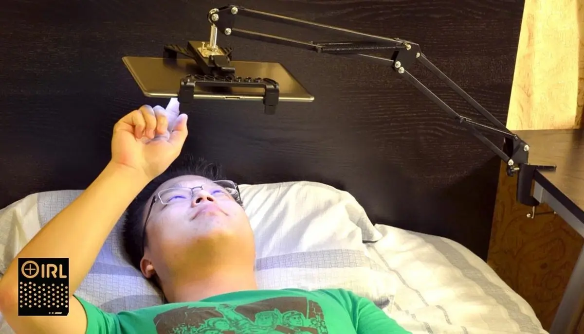 چگونه هنگام خواب از تبلت خود استفاده کنیم +عکس