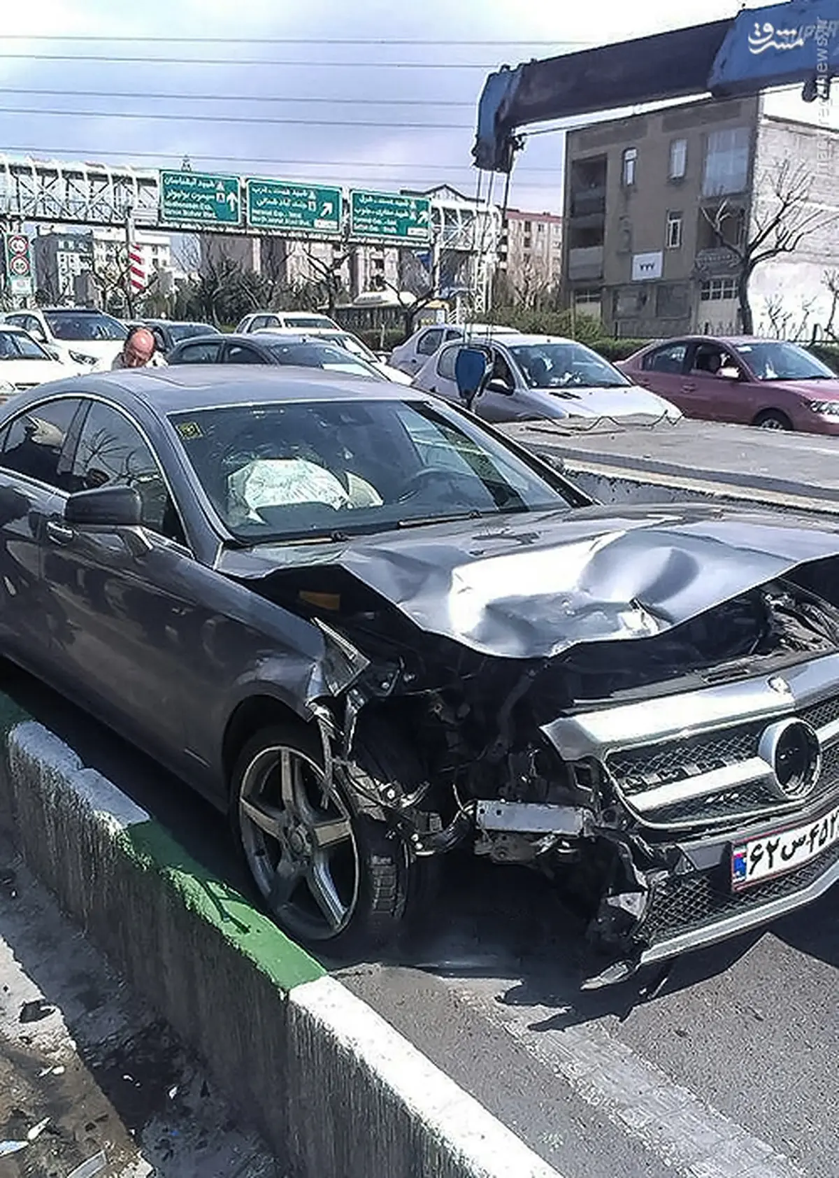 تصادف شدید بنز گرانقیمت در تهران