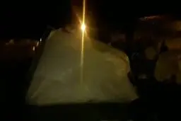 فیلم/خسارت شدید طوفان به چادرهای کمپ اسکان سیل زدگان‌ در شعیبیه