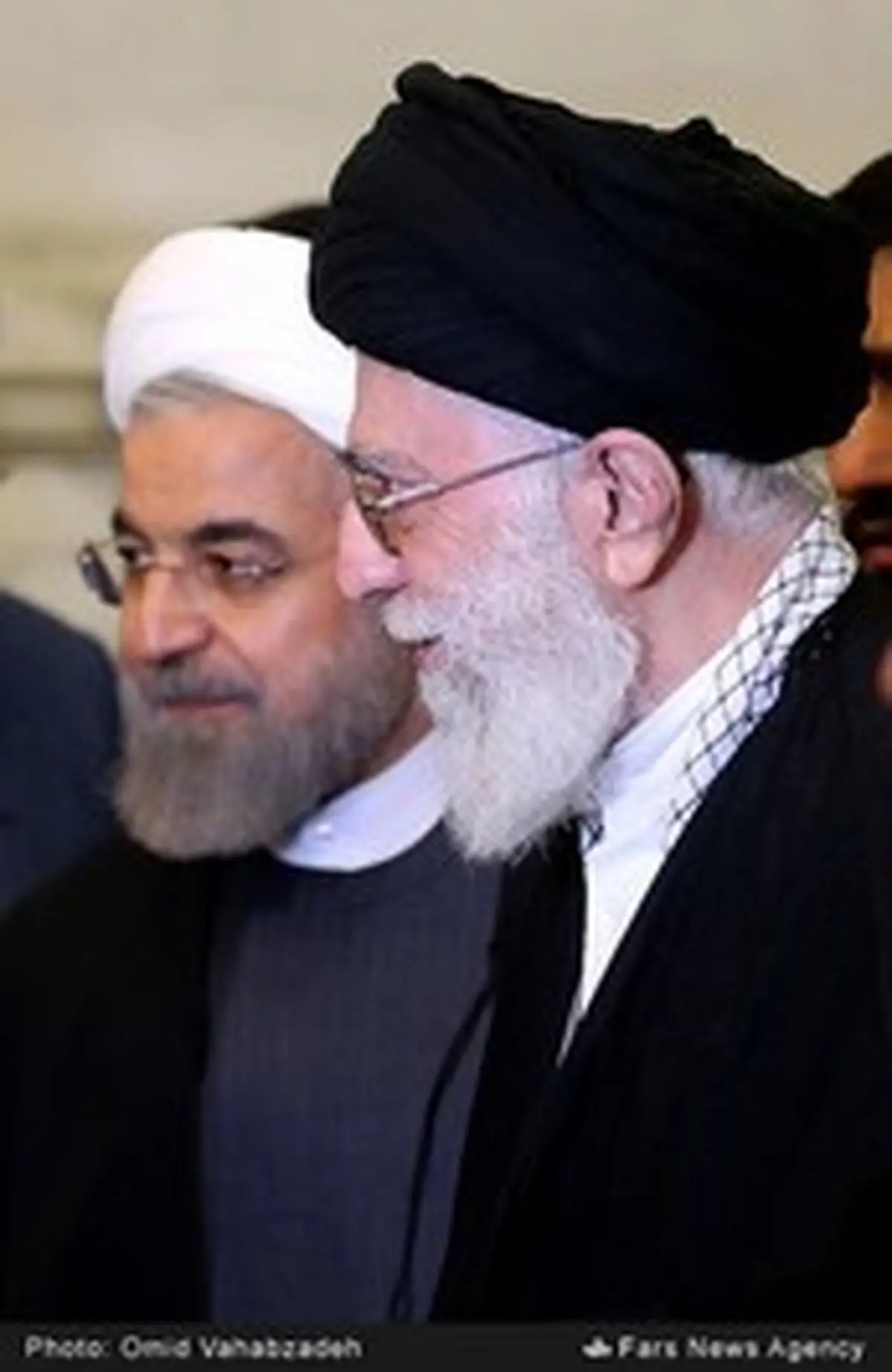 تصاویر حضور رهبرانقلاب در مراسم ختم مادر رئیس جمهور