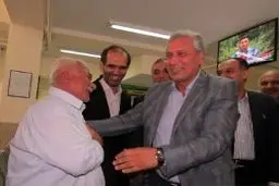 مچ اندازی پیرمرد با وزیر رفاه! /عکس