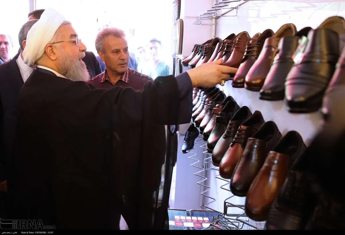 تصاویری از بازدیدسرزده روحانی از بازار و کارگاه‌های تولید کفش