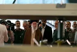 بازدید رهبری از نمایشگاه دستاوردهای نیروی هوافضای سپاه