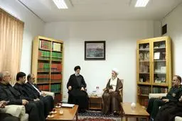 رئیسی در دیدار با آیت‌الله سبحانی: دولت هرگز معیشت مردم را به اخم و لبخند دیگران گره نخواهد زد